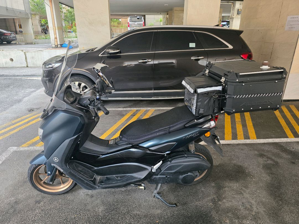 야마하 NMAX155 ABS 스쿠터 이미지