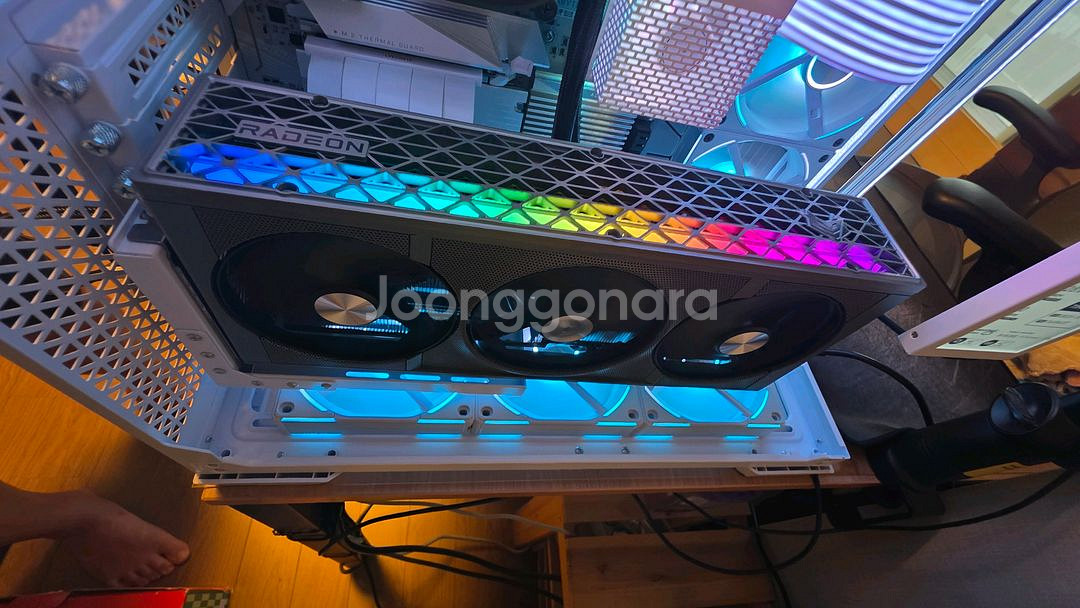 사파이어 RX 9070 XT 니트로+ 16GB--4