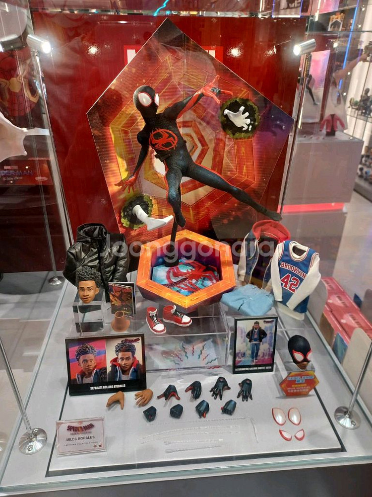 핫토이 어크로스더유니버스 마일즈 일반--2