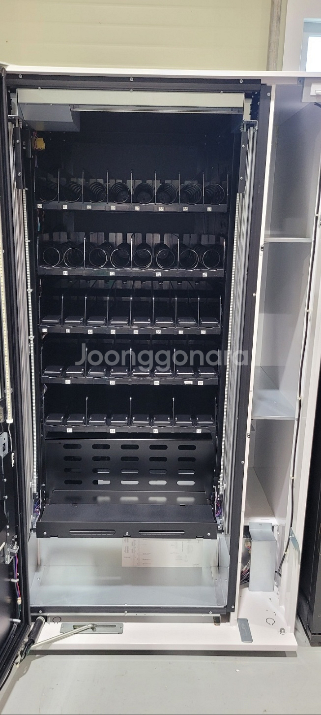 멀티자판기 LVM482MRLL 판매합니다--1