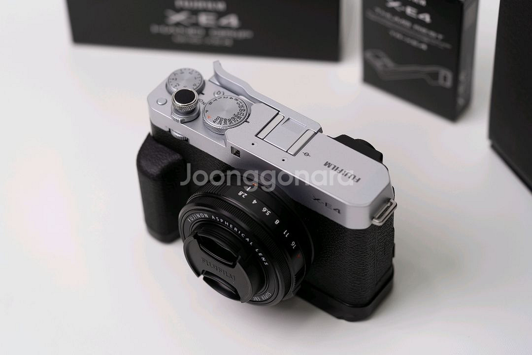 후지필름 x-e4실버, xf27mm r wr렌즈, 그립--1