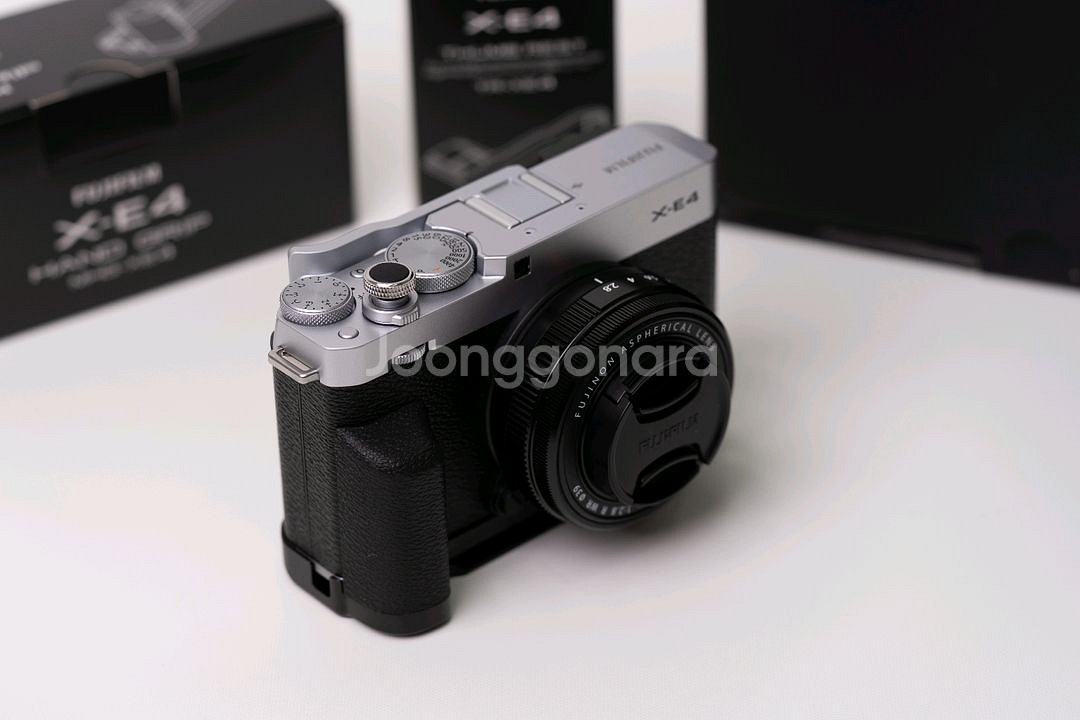 후지필름 x-e4실버, xf27mm r wr렌즈, 그립--5
