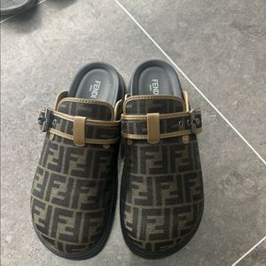 남성 펜디 슬리퍼 팝니다