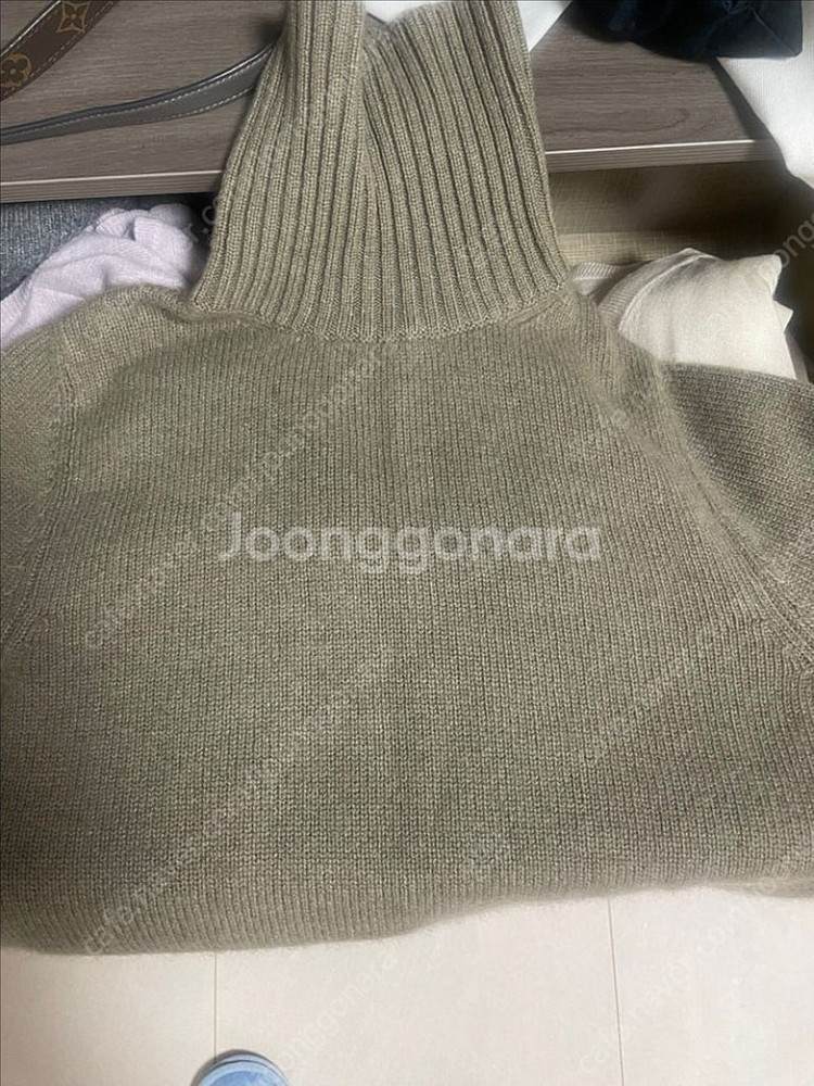 식스앤어하프캐시미어터틀넥 카키--2