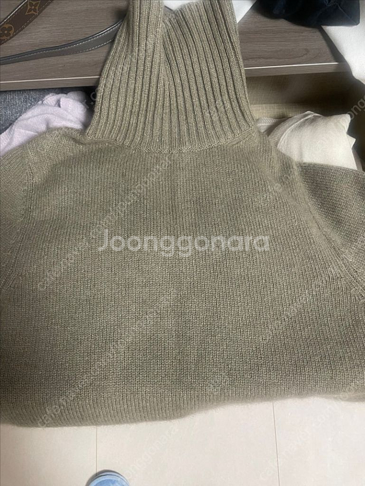 식스앤어하프캐시미어터틀넥 카키--3