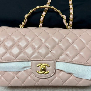샤넬 시즌백 베이비핑크 탑핸들 백 24년 시즌 백