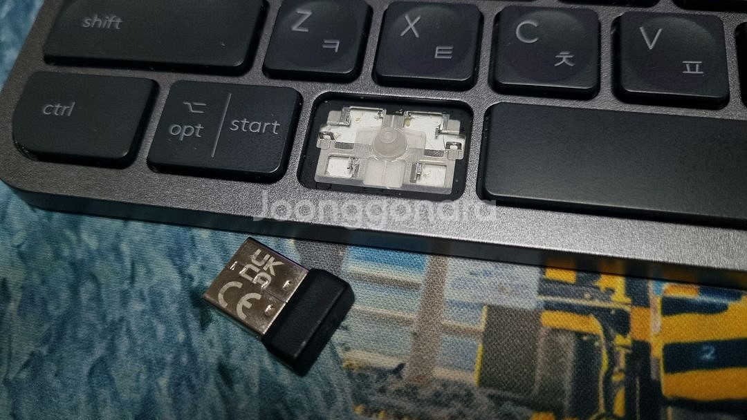 로지텍 MX Keys 키보드 팝니다.--1