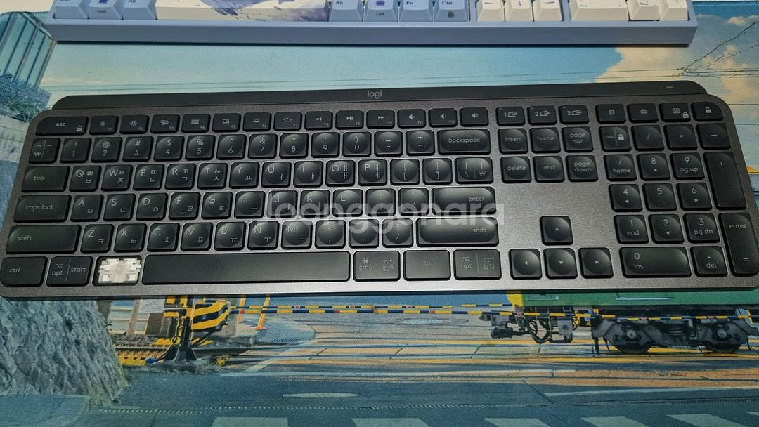 로지텍 MX Keys 키보드 팝니다.--0