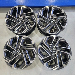 더뉴 투싼 NX4 하이브리드 임판 19인치 휠