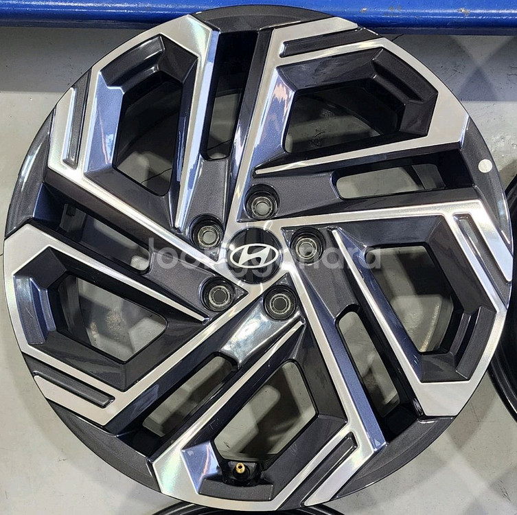 더뉴 투싼 NX4 하이브리드 임판 19인치 휠--1
