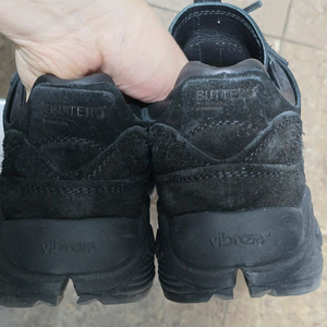 프라다 스니커즈 5.5 / 부테로 빈치 스웨이드 39