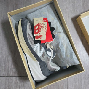 뉴발란스 U990GR6 한정판 상품 사이즈270