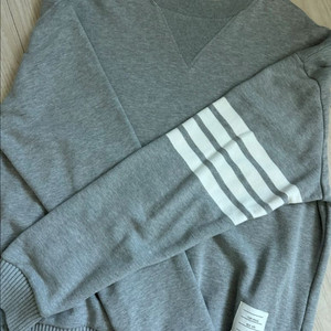 톰브라운 사선완장 맨투맨