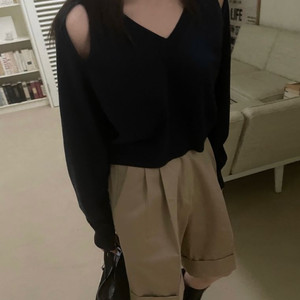 (새상품) 언더로우 트임 숄더 맨투맨 니트 이미지