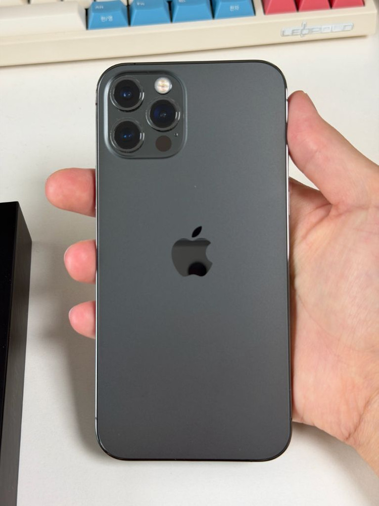 아이폰 12프로 그래파이트 256기가 32만원--3