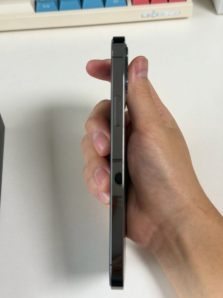 아이폰 12프로 그래파이트 256기가 32만원--2