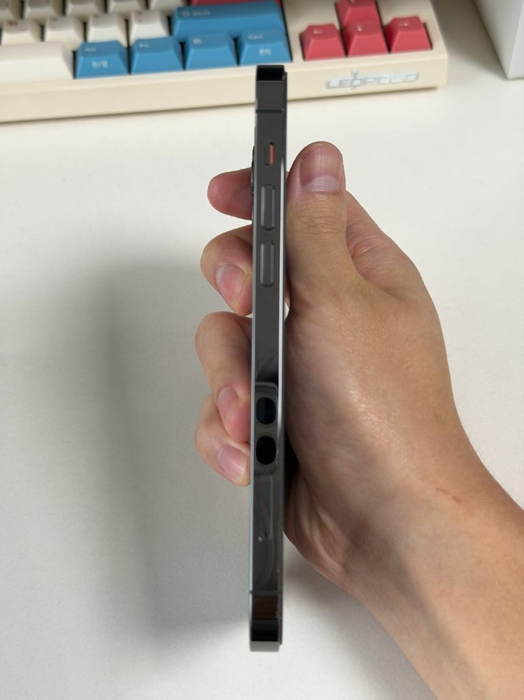 아이폰 12프로 그래파이트 256기가 32만원--4