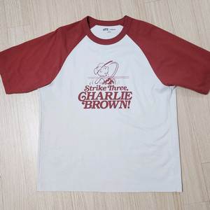 유니클로 스누피 콜라보 티셔츠. m