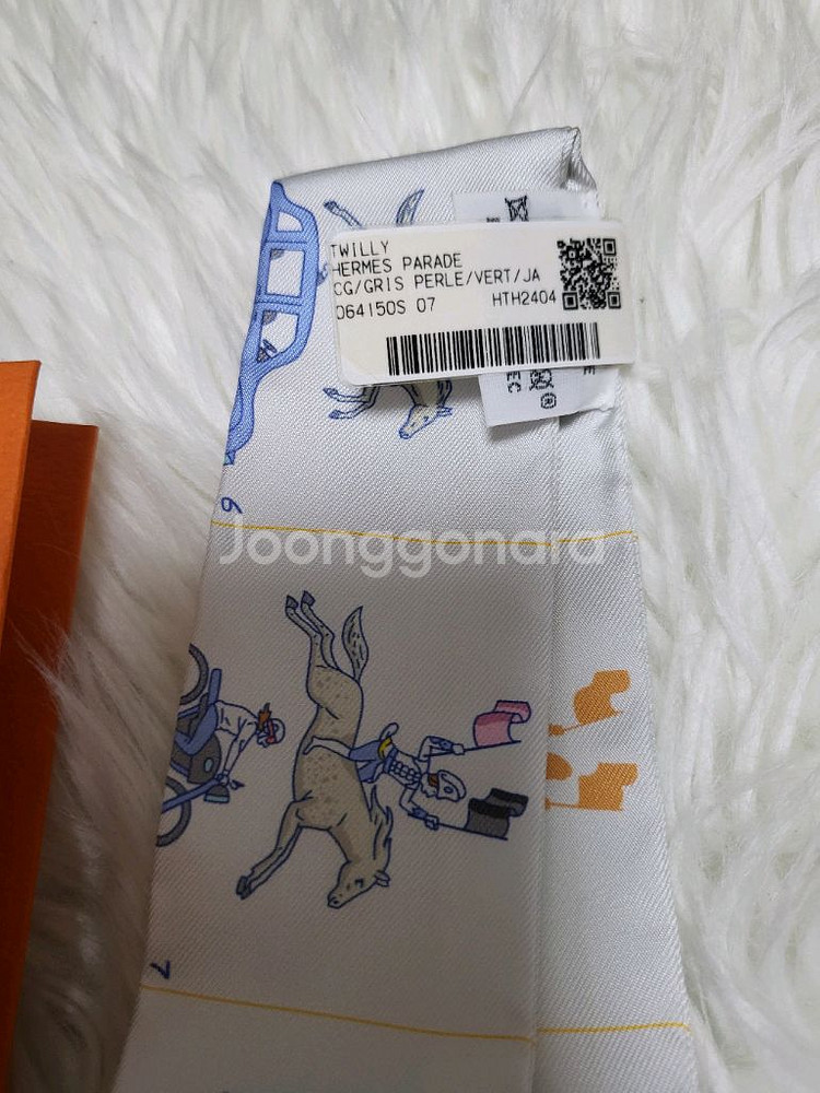 에르메스 트윌리 스카프 퍼레이드 트윌리 그리 빼를르--4