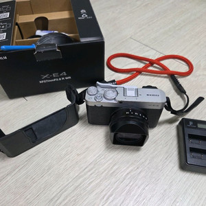 후지필름 X-E4 실버 + 27mm 렌즈