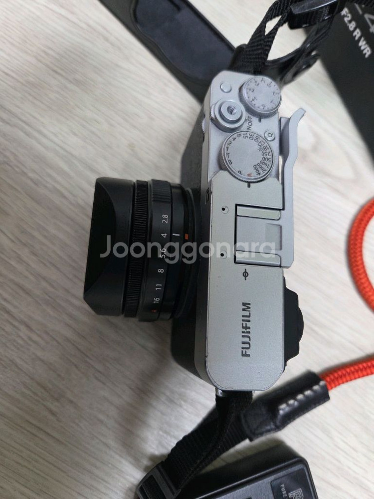 후지필름 X-E4 실버 + 27mm 렌즈--3