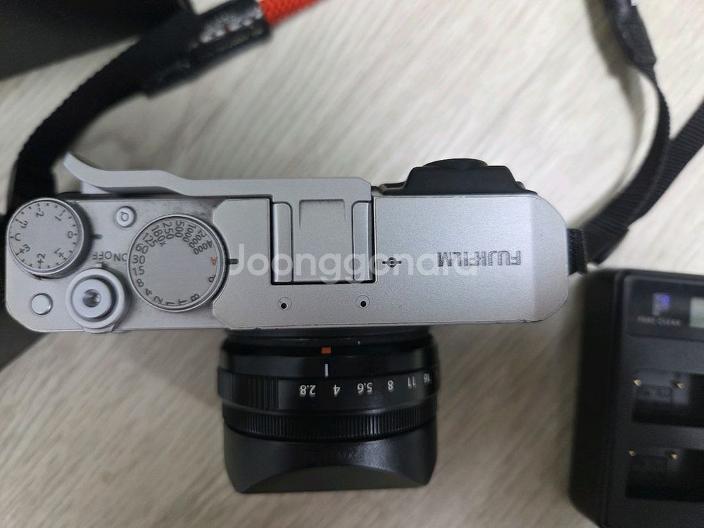 후지필름 X-E4 실버 + 27mm 렌즈--1