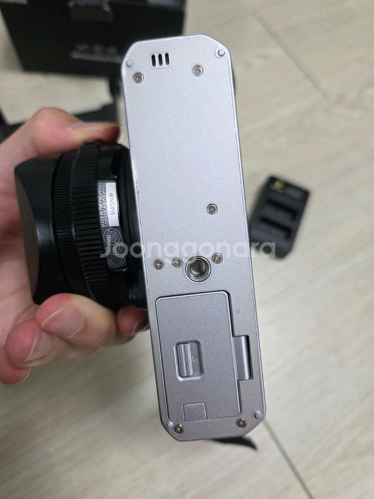 후지필름 X-E4 실버 + 27mm 렌즈--2