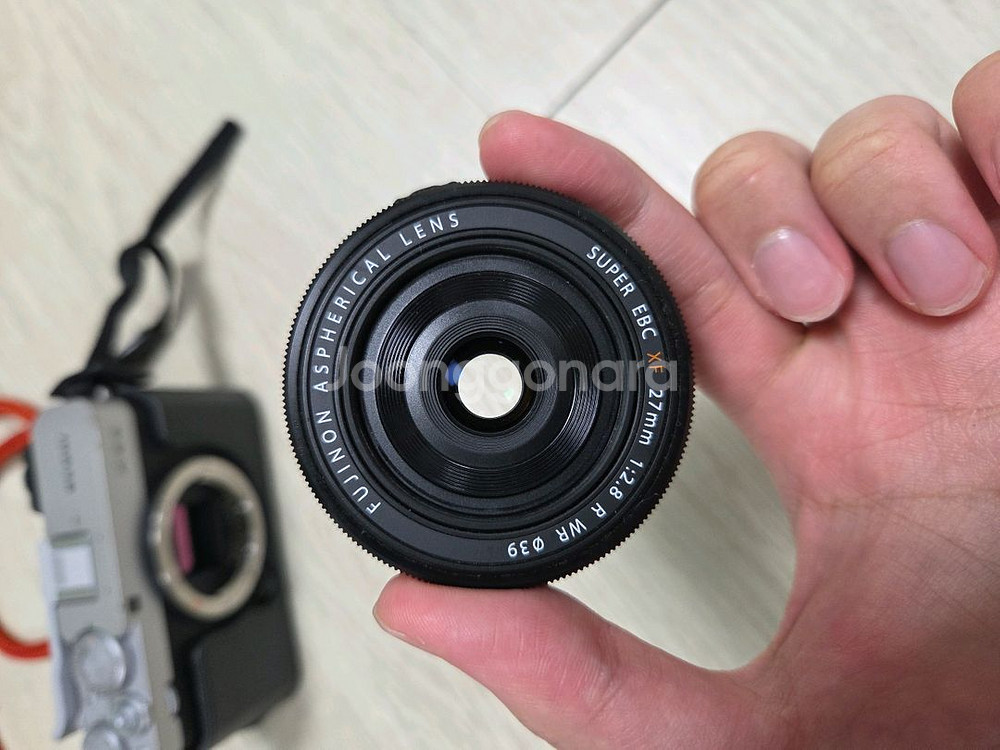 후지필름 X-E4 실버 + 27mm 렌즈--6