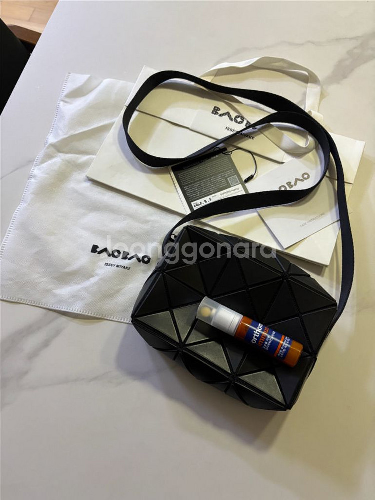 새상품 ) 바오바오 큐보이드 카메라백 블랙--1