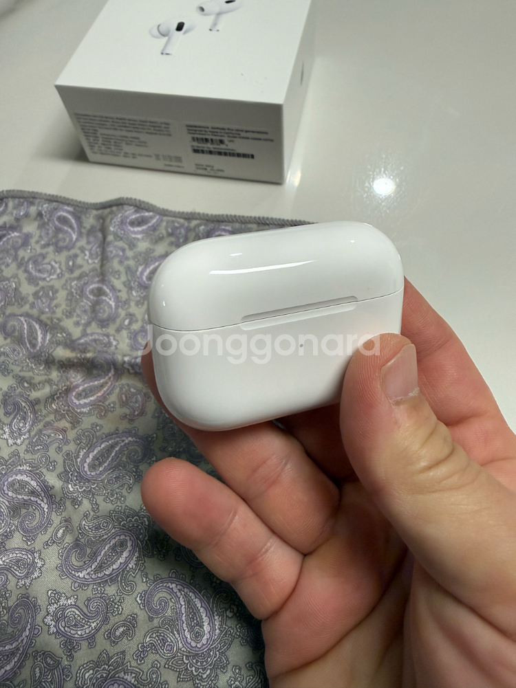 애플 에어팟 프로 2세대 화이트 (8핀)--1