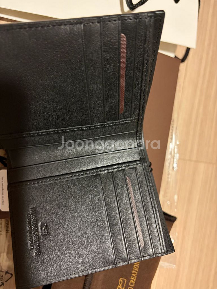 발렌티노 크레아시옹 남성 반지갑 블랙 (새제품)--2