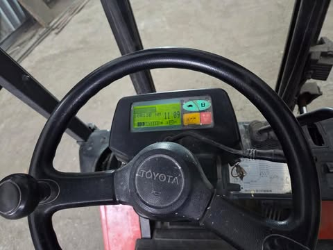 토요타 전동 지게차 충전기랑 같이 판매 합니다--5