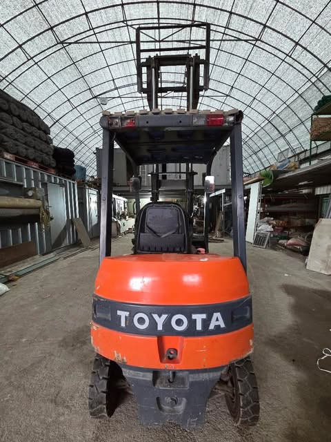 토요타 전동 지게차 충전기랑 같이 판매 합니다--7