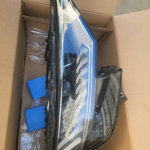 아우디q8 조수석 전조등 라이트 4M8.941.036