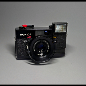 KONICA C35 EF. 필름카메라. 정상작동.