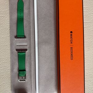애플워치8 에르메스 41mm 풀박스 판매합니다.