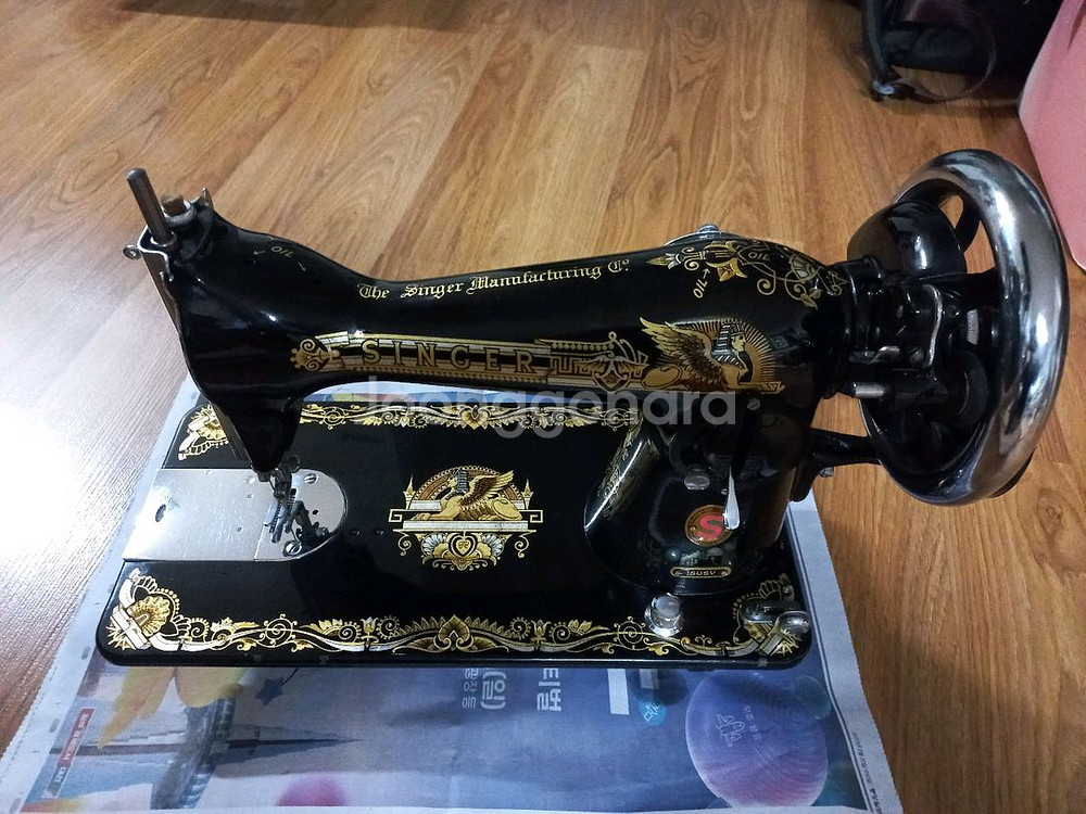 새것 같은 싱거 재봉틀 15USV--0