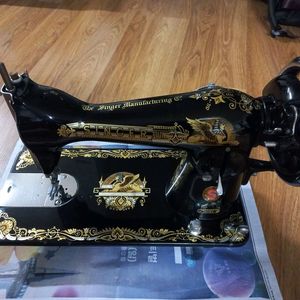 새것 같은 싱거 재봉틀 15USV