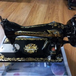 새것 같은 싱거 재봉틀 15USV