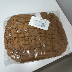 새상품 코스 퀼티드 백 브라운 미니