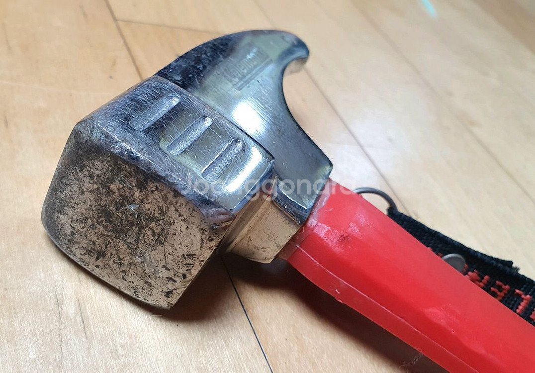 콜맨 캠핑용 망치--1