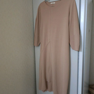 시스템 베이지 니트 롱 원피스