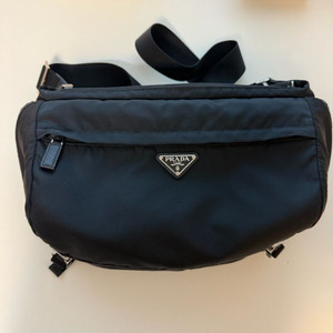 프라다 바이커백 라지