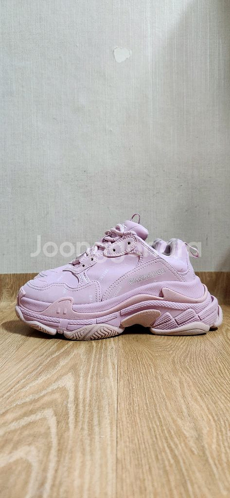 (36/235)발렌시아가 트리플S 오버로고 스니커즈--2