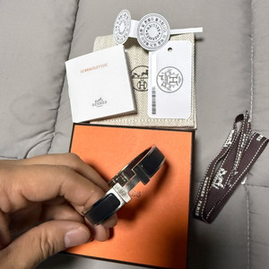 에르메스 클릭아슈 T4 사이즈 팝니다(블랙은장)