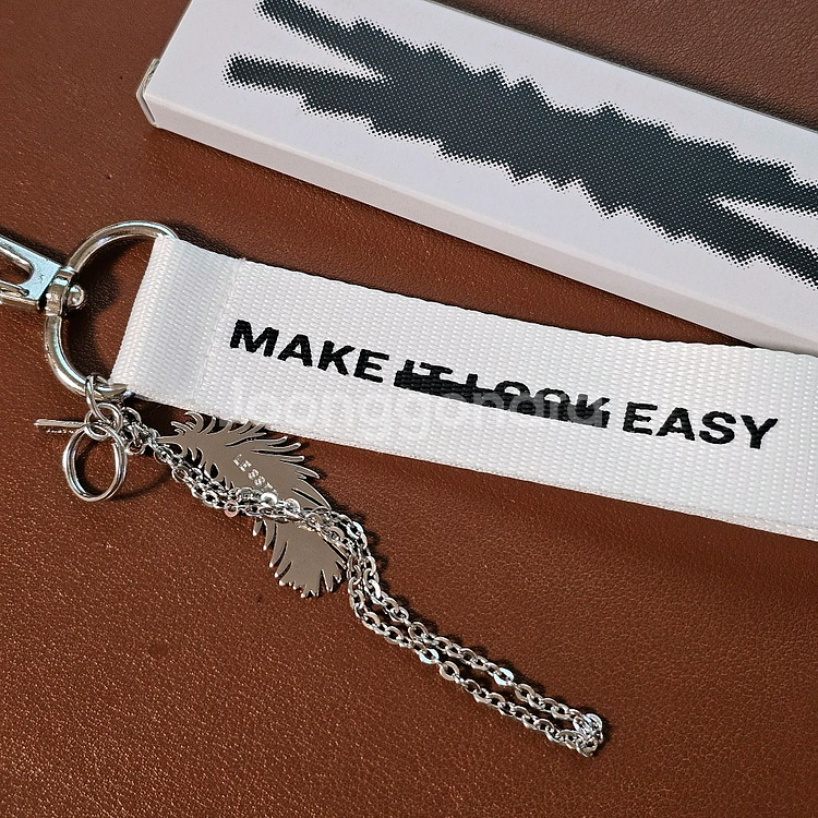 공식) 르세라핌 로고 쇼케이스 키링 EASY 이지 앨범--2