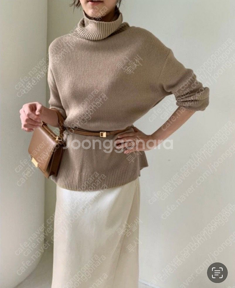 유메르 골지터틀넥 풀오버 브릭--1