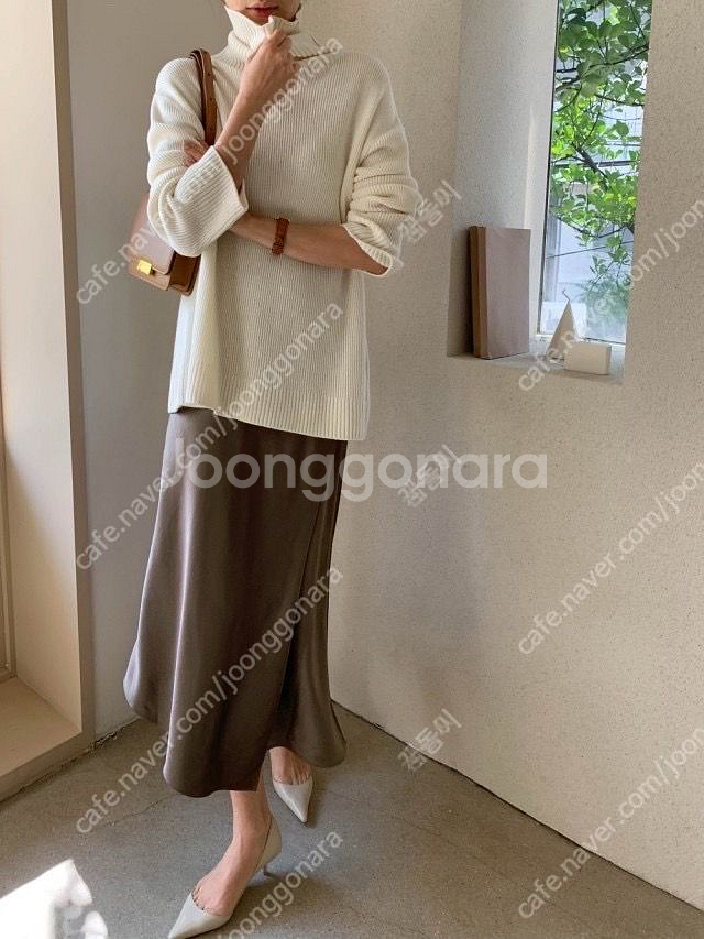 유메르 골지터틀넥 풀오버 브릭--0