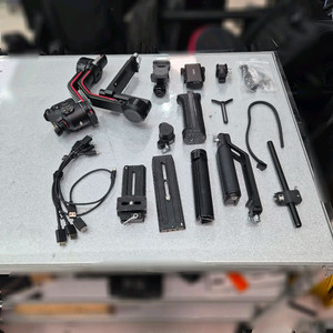 DJI RS 3 Pro Combo 카메라짐벌