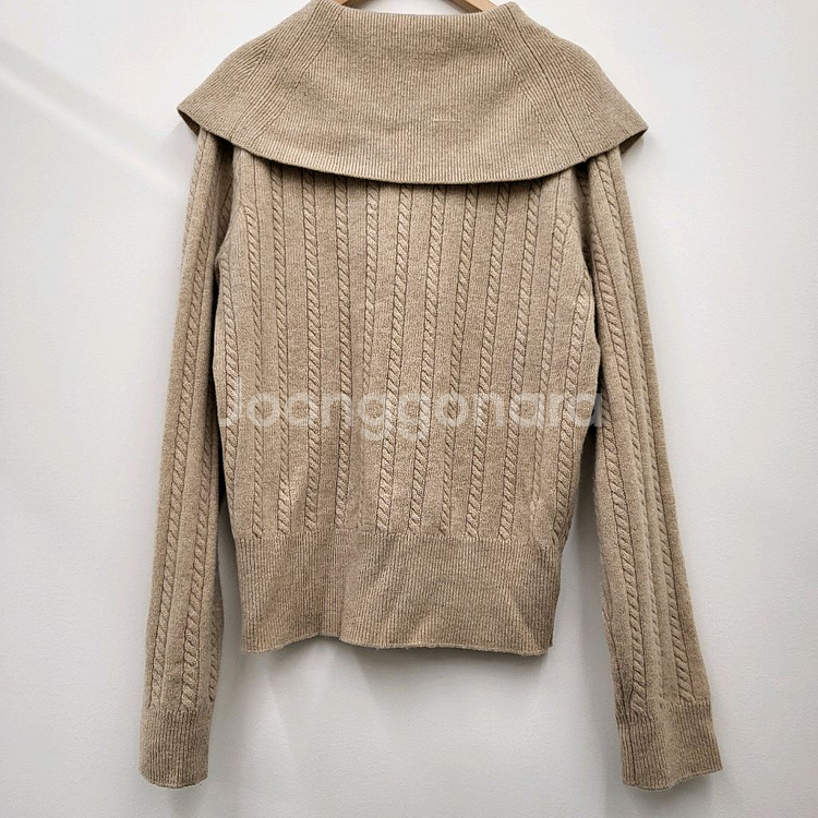 산드로 오픈 카라 니트--3